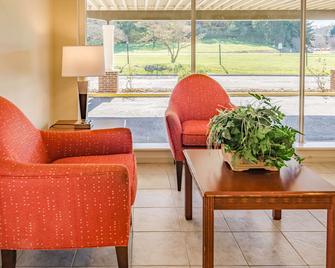 Econo Lodge - Lexington - Living room