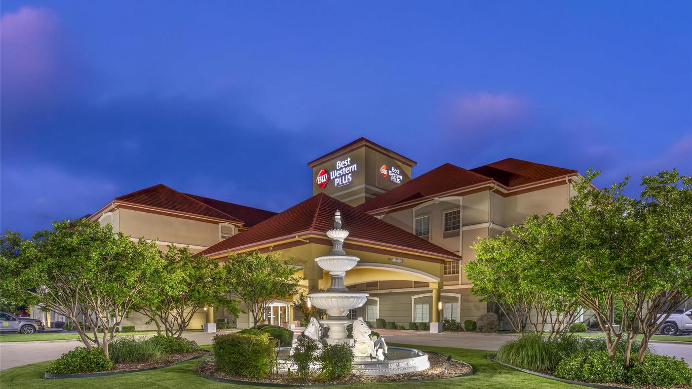 Best Western Plus Monica Royale Inn & Suites