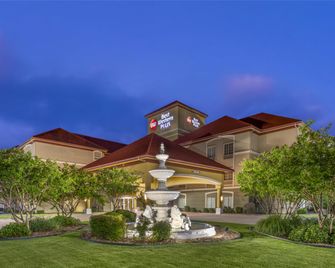 Best Western Plus Monica Royale Inn & Suites - Greenville - Budova