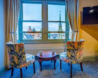 The Crown Hotel - Glastonbury - Wohnzimmer