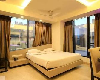 Hotel Aston International - Kolkata - Bedroom