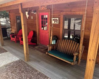 Apple Valley Cabin - Sonora - Patio