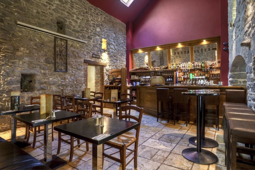 Coach House Hotel - גולווי