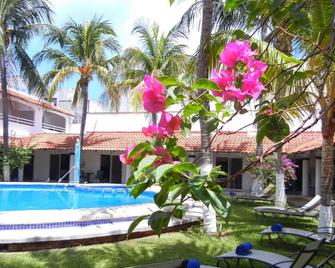 Hotel Plaza Almendros - Isla Mujeres - Πισίνα