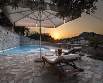 Classy Villa with Wonderful View and swimming pool - Hydra - Piscina