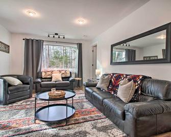 Cozy Killington Retreat about 5 Mi to Ski Resort - Killington - Wohnzimmer