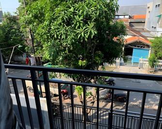 Grand Valora II - Semarang - Balcony