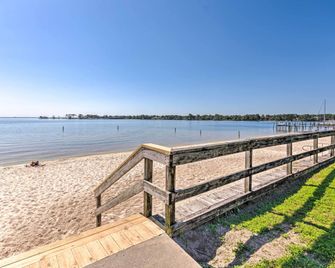 Walk to Beach Fort Walton Coastal Retreat - Fort Walton Beach - Strand