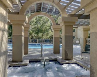 Wonderful luxury condo with great golf views K Bed Beach gear & bike rentals - Hilton Head Island - Pool