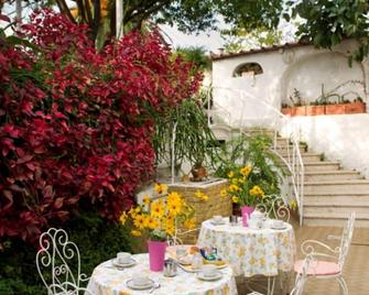 Hotel & Residence Matarese - Ischia - Patio