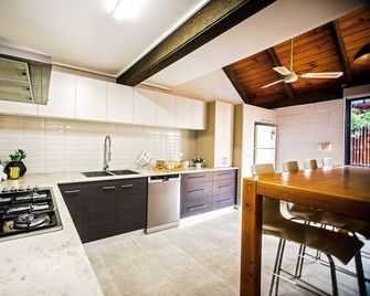 The Junction Boutique Apartment - Echuca - Küche