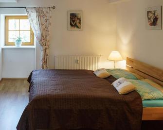 Doppelzimmer - Ferienwohnungen Gutshof - Riegersburg - Schlafzimmer