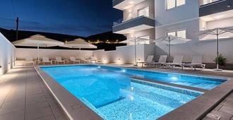 Hotel Trogirski Dvori - Trogir - Pool