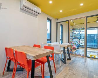Hemu Homestay - Ілан - Їдальня