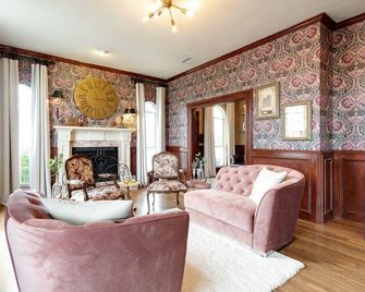 The Plantation House Boutique Inn - פלוגרוויל - סלון