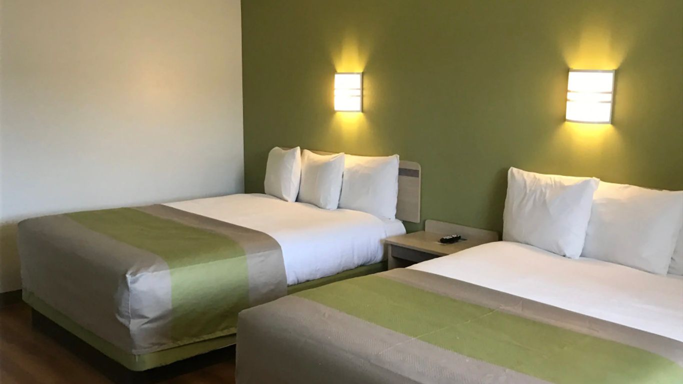 Super 8 by Wyndham Wichita North