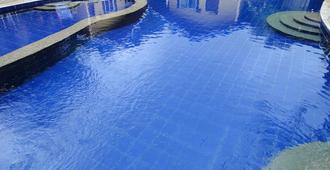 Blue Lagoon Inn & Suites - פוארטו פרינססה סיטי - בריכה