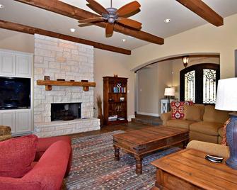 Coventry Oasis - Spicewood - Living room