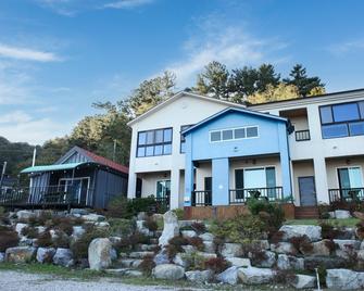 Samcheok Donghae Pension - Yeongdeok - Edificio