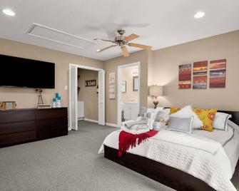 Both country quiet & outdoor living -mins to Stadium, Texas State & the SM River - San Marcos - Habitación