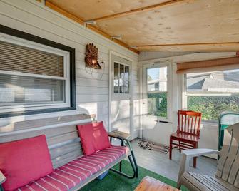 Cozy Pennsylvania Home with Fire Pit and Dock Access! - Carbondale - Sala de estar