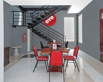 OYO 682 Ceria Homestay Syariah - Semarang - Restaurant