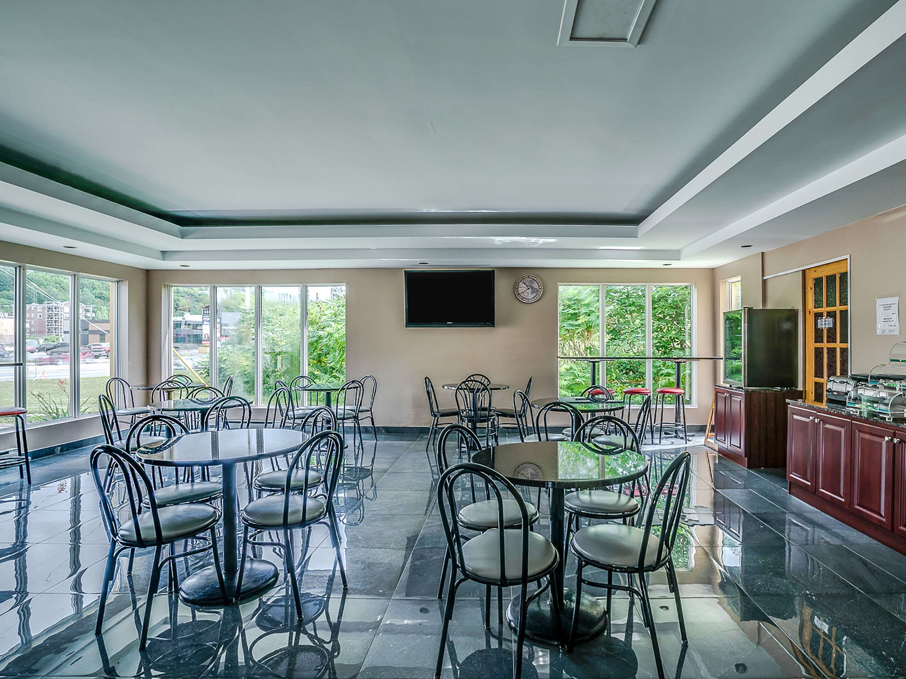 Quality Suites - סנט אן דה בופרה - מסעדה