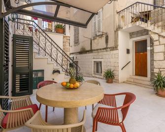 Apartments and Rooms Villa Erede - Split - Patio