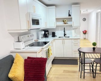 Luxury 1 Bedroom Suite Near Ymca And Mountain Rd - Moncton - Kitchen