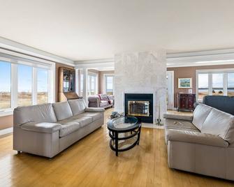 Spacious 4 bedrooms Villa, 30 min from Moncton - Cocagne - Living room