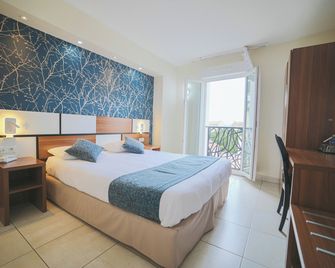 Holidays & Work Hotel - Sanary-sur-Mer - Bedroom