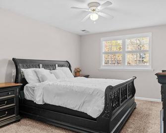 New to Vrbo Jefferson Poolside Escape w pool - Jefferson - Bedroom