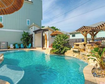 Pool, Rooftop w/ Island Views, Blocks to Beach Seas Your Dreams by Avantstay - Port Aransas - Pool
