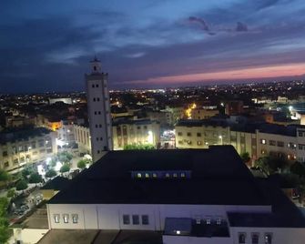Fekri Hotel - Meknès - Buiten zicht