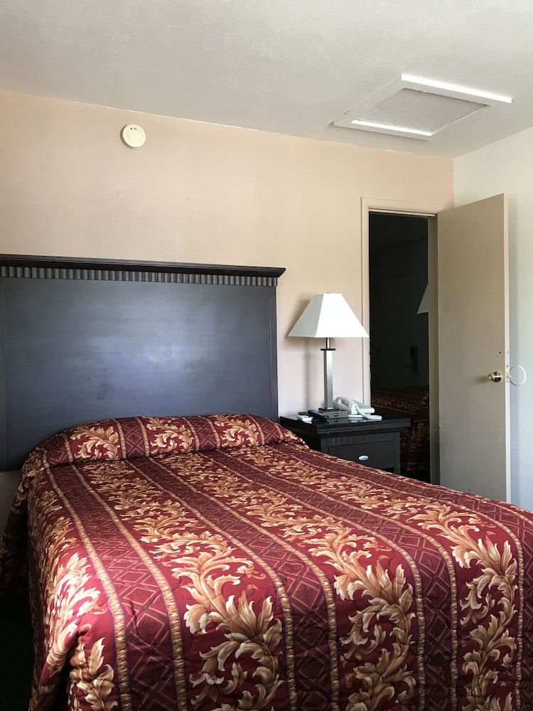 Townhouse Motel - Weed - Ložnice