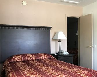 Townhouse Motel - Weed - Ložnice