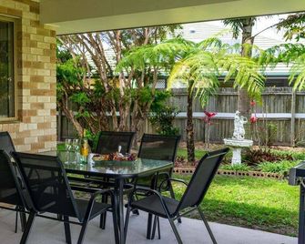 Welcome to Tinnie Retreat - Tin Can Bay - Patio
