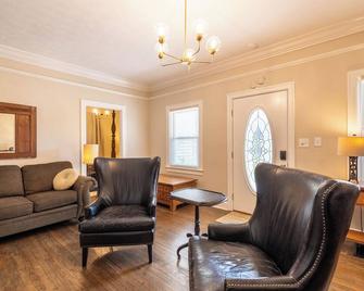 3 Kings, Hot Tub, Bourbon Trail, Horse Themed Stay - Harrodsburg - Sala de estar