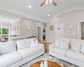 Charming Gastonia Escape 3br 2ba • New Furnishings - Gastonia
