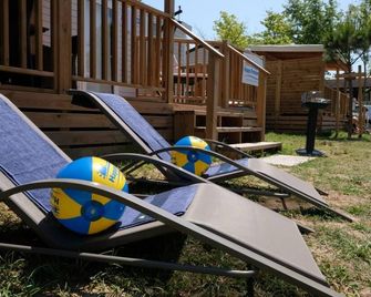 Happy Camp Mobile Homes in Camping Cisano San Vito - Bardolino - Patio