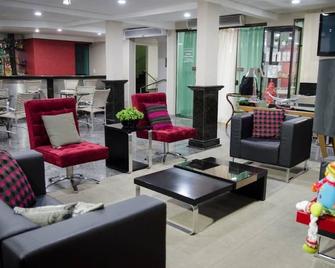 Alves Hotel - Marília - Lounge