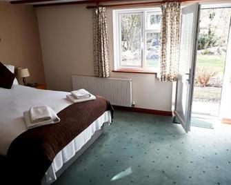 Crown House & Lodges B&B - Helston - Bedroom