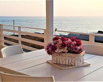 Holiday Apartment Vista Mare between the places of \'Montalbano\' - Punta Secca - Balcone