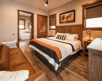 Small Group Rental | Cabins 4 - 6 | - Franklin - Bedroom