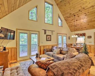 Whittlers Mountain Escape with Fireplace! - Murphy - Living room