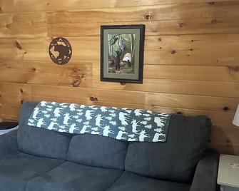 Bear Cub ,Cozy cabin with WiFi and AC in peaceful Stevenson - Stevenson