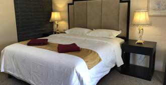 Inland Oasis Motel - Mount Isa - Bedroom