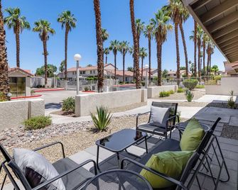Palm Springs Abode w/ Pool Access, Near Golfing - Palm Springs - Binnenhof