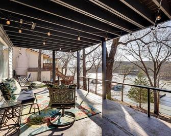 Lakefront Oklahoma Abode - Deck, Fire Pit and Grill - Jay - Balcón