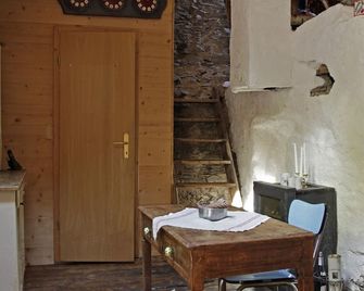 Lieu Secret dans les Alpes Suisses - Salvan - Jídelna